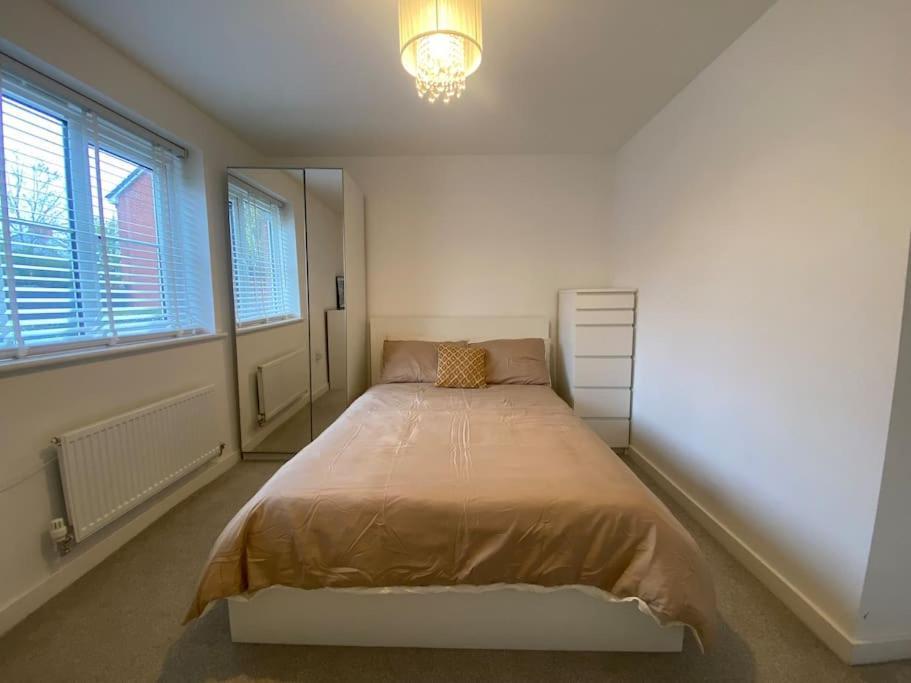 2 Bedroom Private Spacious Apartment In West Midlands Birmingham Exteriör bild
